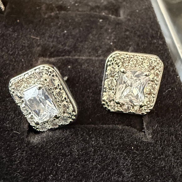 Elegant Silver Stud Earrings - Picture 8 of 8